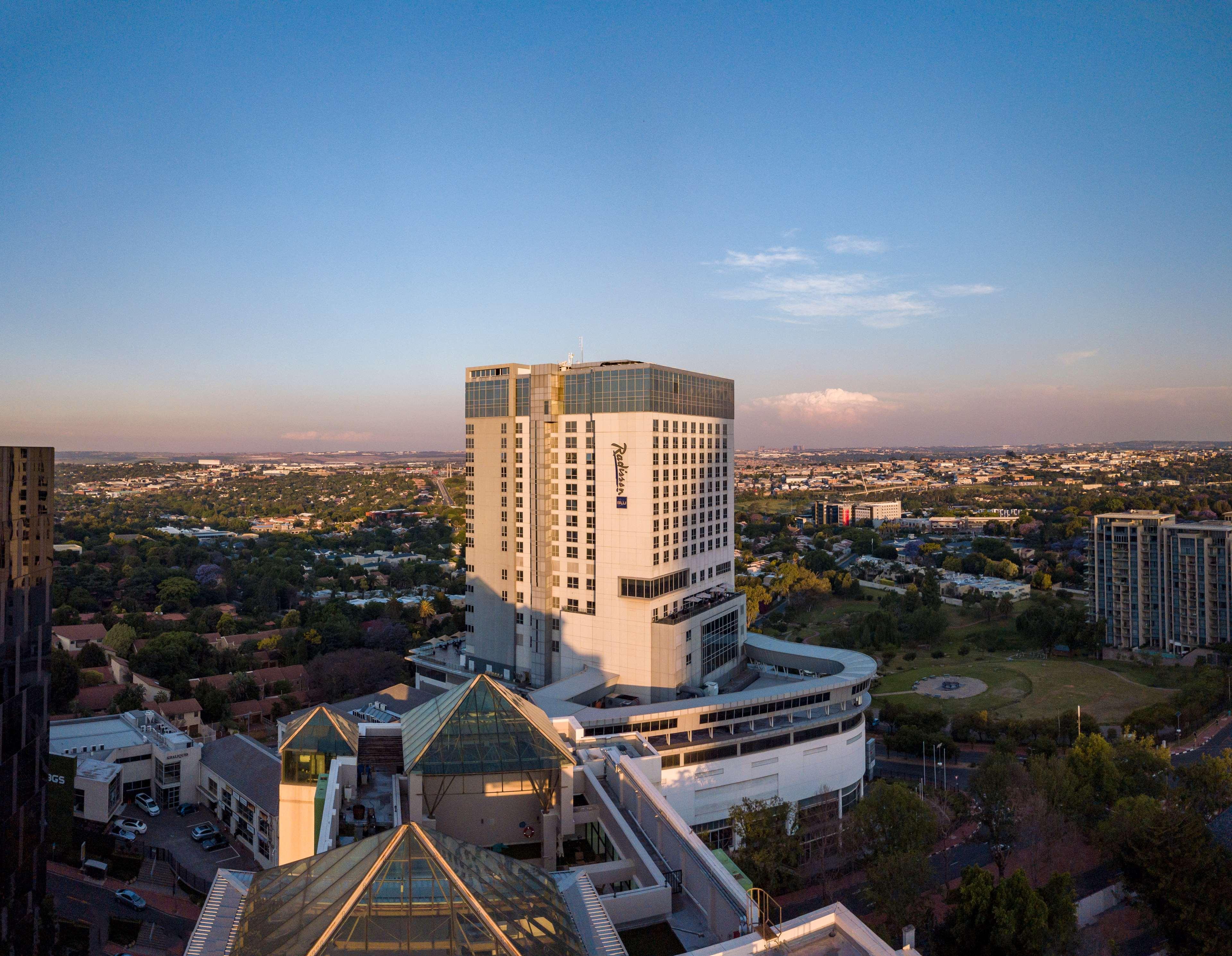 Radisson Blu Hotel Sandton, Johannesburg Exterior foto